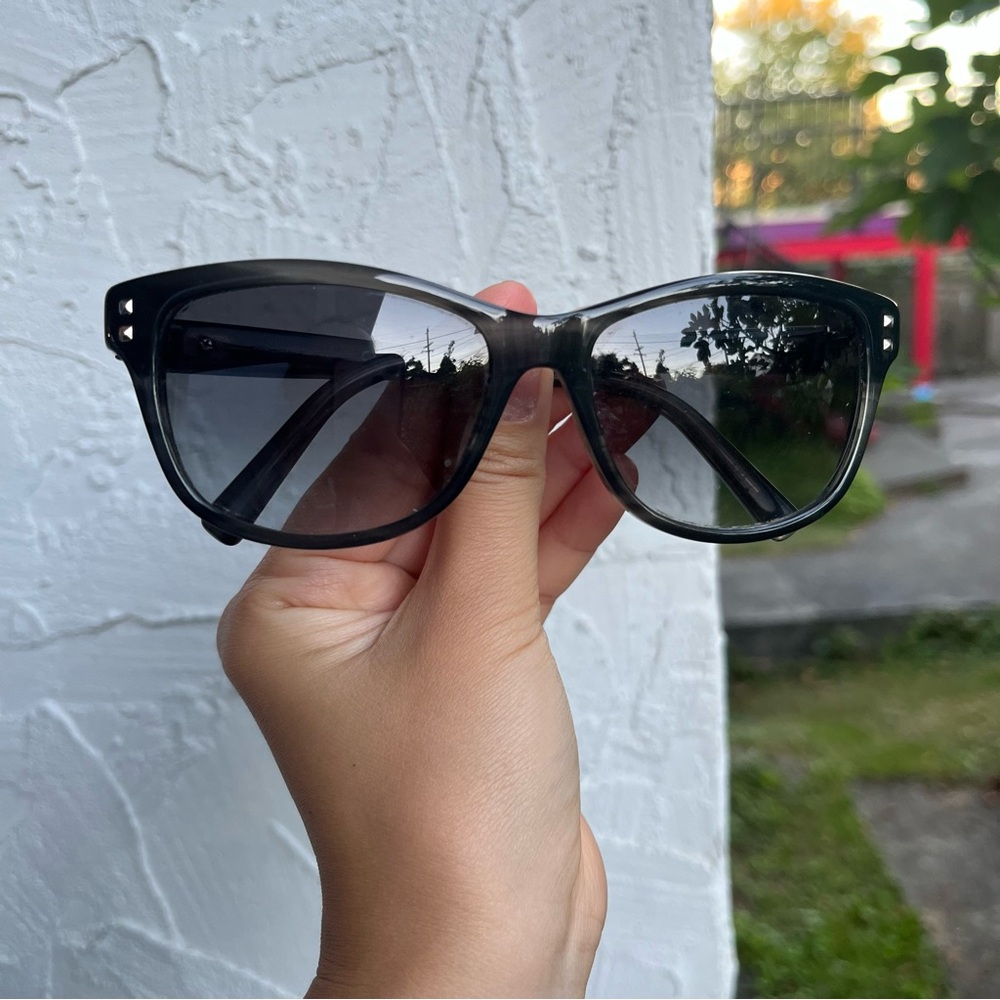 Valentino V627S Sunglasses with Chanel case!